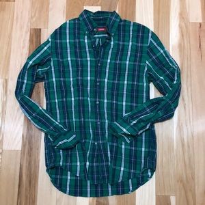 IZOD Men’s Button down shirt.